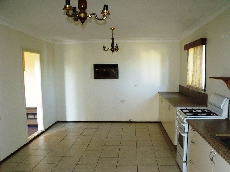 11 Chapman Street, Cowra NSW 2794