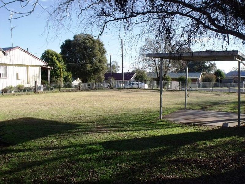 11 Chapman Street, Cowra NSW 2794