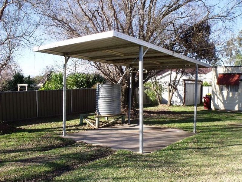 11 Chapman Street, Cowra NSW 2794