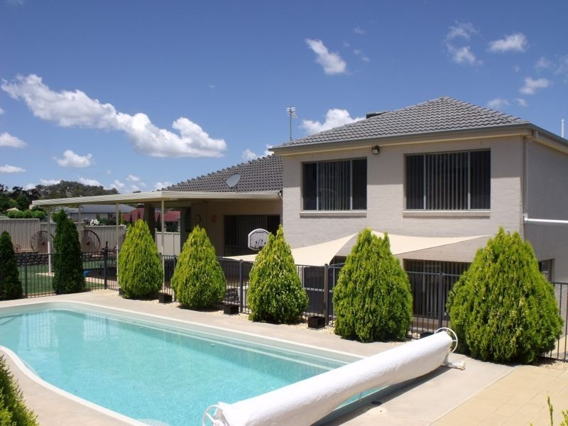 19 Acacia Circle, Cowra NSW 2794