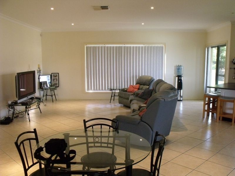 19 Acacia Circle, Cowra NSW 2794
