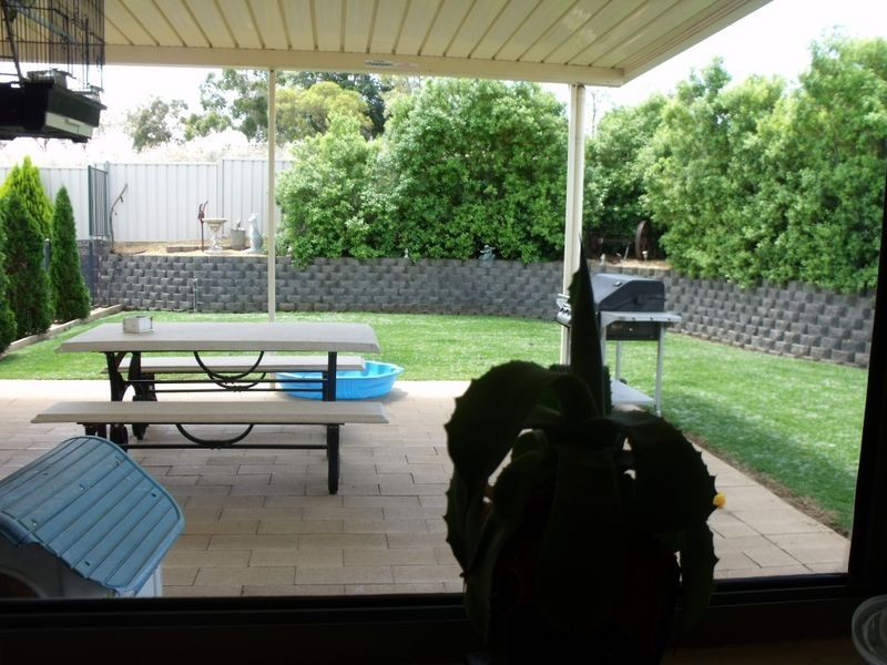 19 Acacia Circle, Cowra NSW 2794