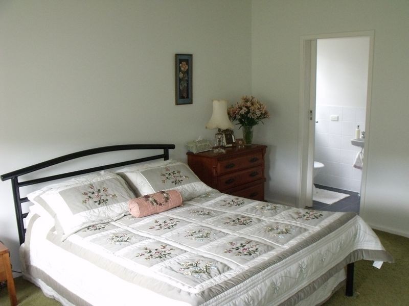 18 Binni Creek Road, Cowra NSW 2794