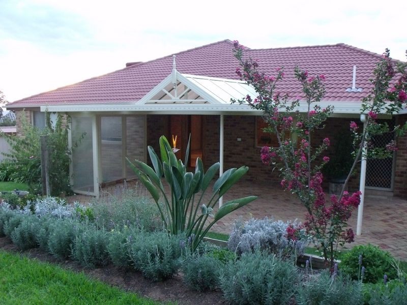 17 Karinya Street, Cowra NSW 2794
