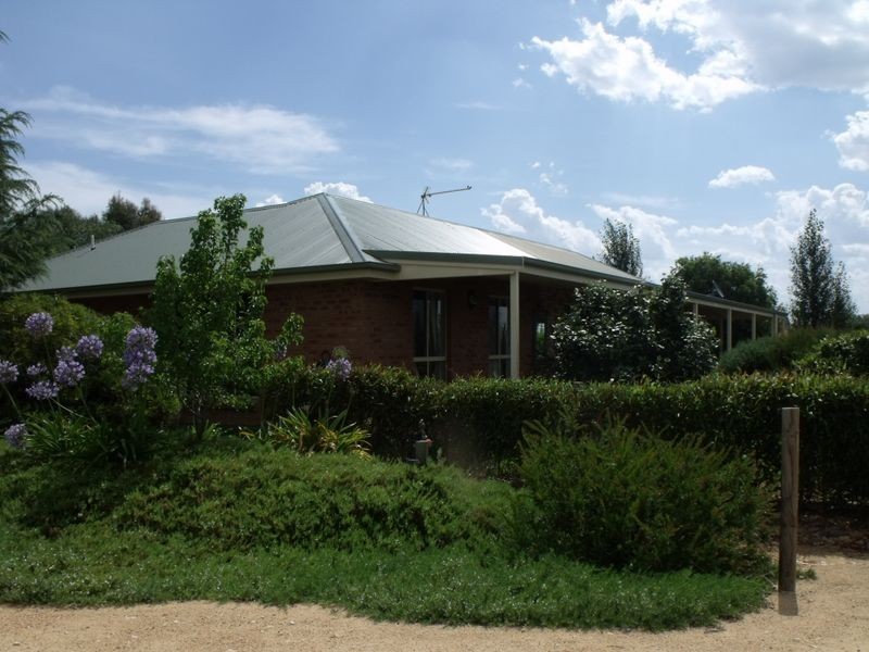54 Badgery Road, Cowra NSW 2794