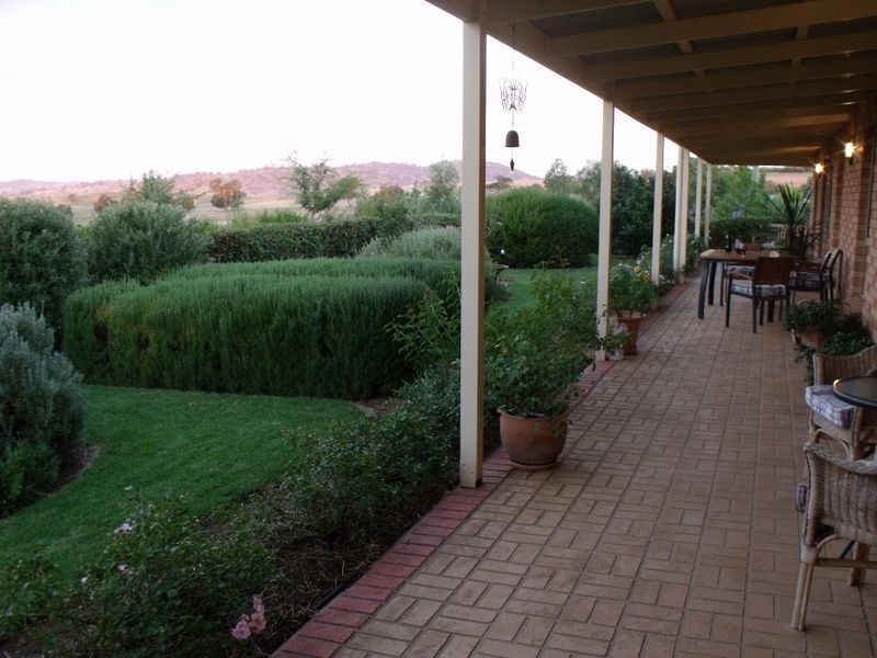 54 Badgery Road, Cowra NSW 2794