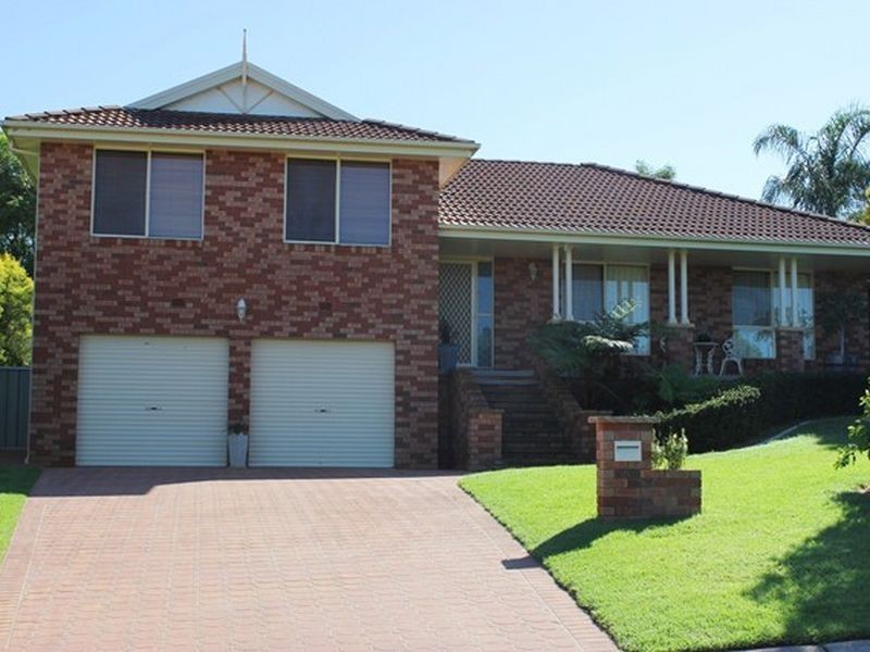 4 Grevillea Close, Cowra NSW 2794