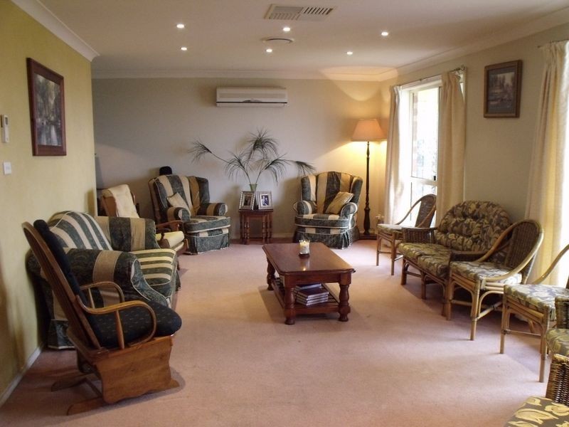4 Grevillea Close, Cowra NSW 2794