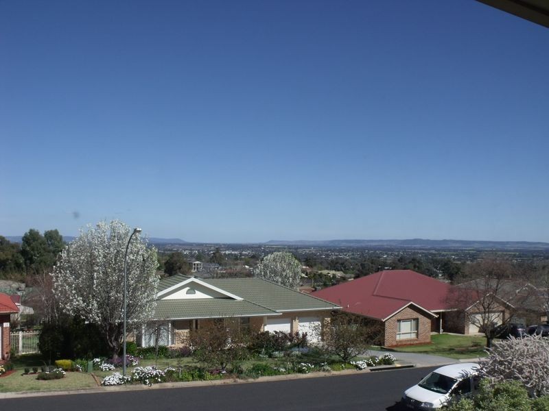 4 Grevillea Close, Cowra NSW 2794