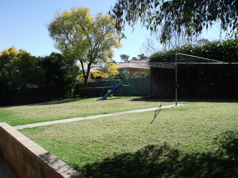 4 Grevillea Close, Cowra NSW 2794