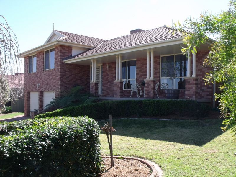 4 Grevillea Close, Cowra NSW 2794