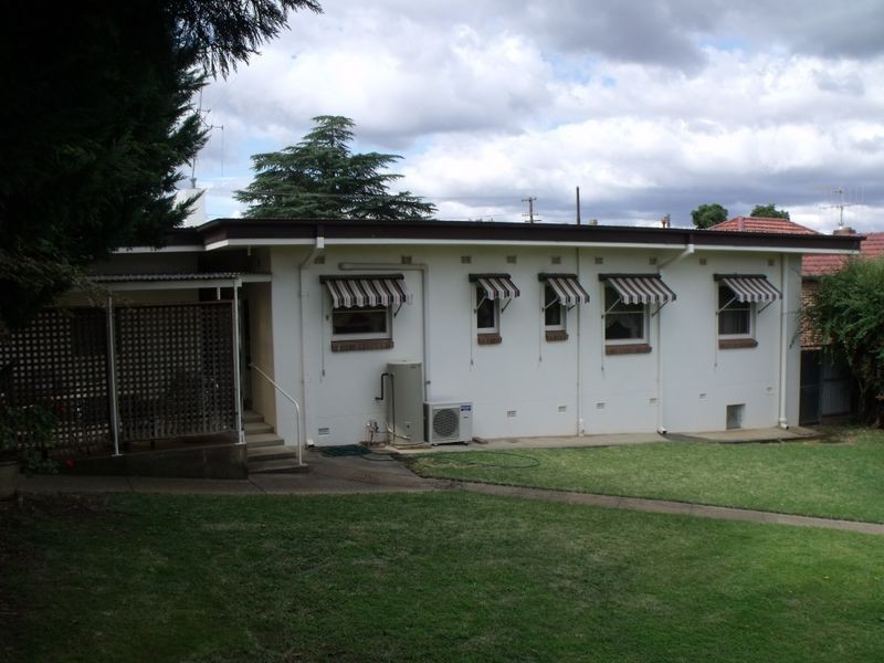 16 Lachlan Street, Cowra NSW 2794
