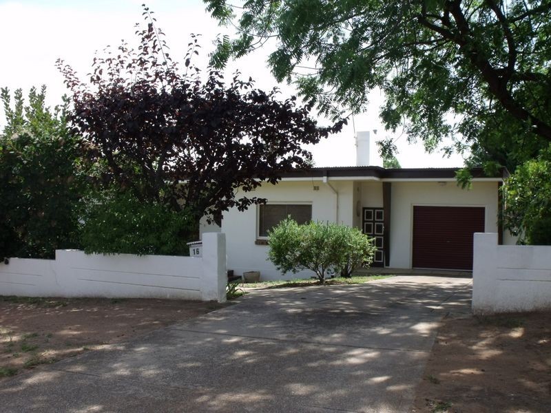 16 Lachlan Street, Cowra NSW 2794