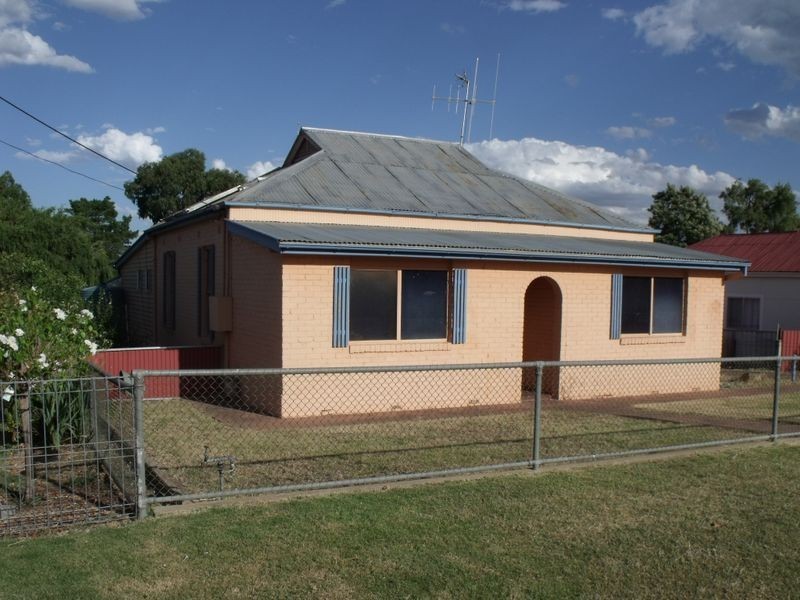 65 Fitzroy Avenue, Cowra NSW 2794