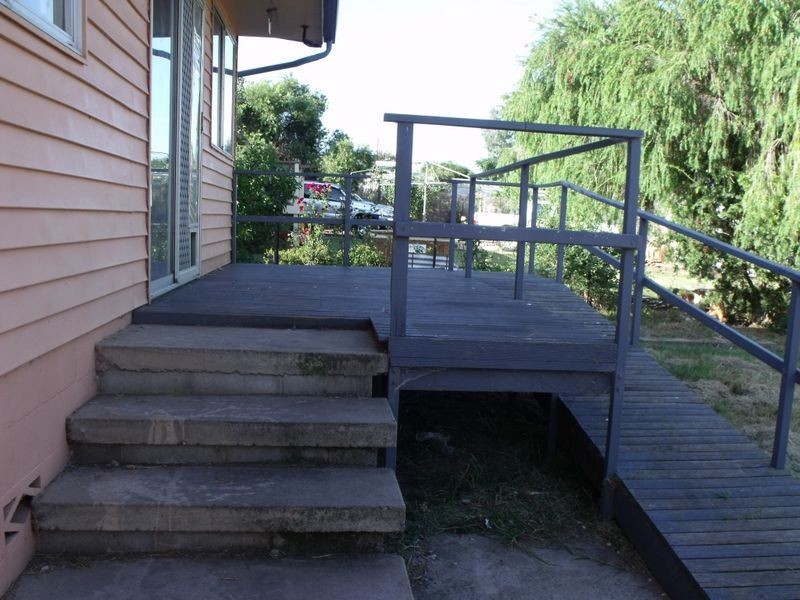 65 Fitzroy Avenue, Cowra NSW 2794