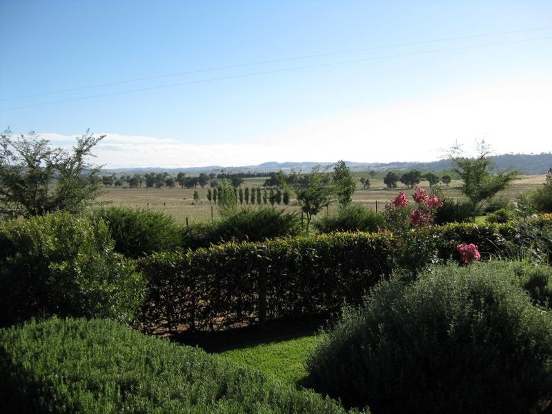 54 Badgery Road, Cowra NSW 2794