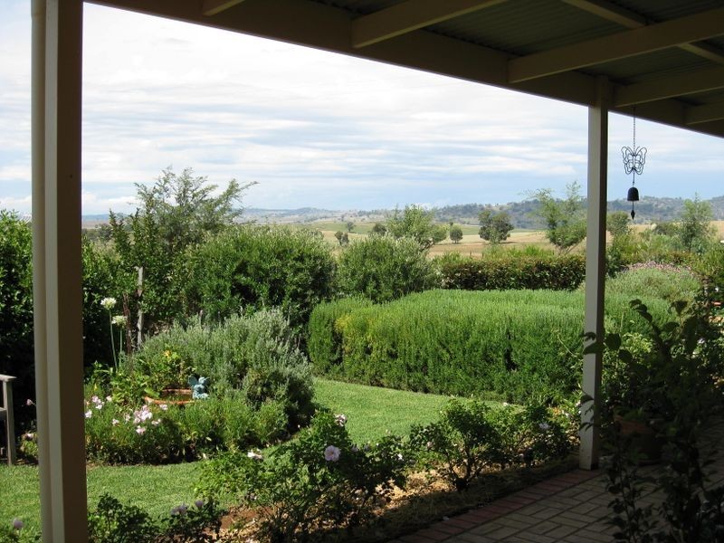 54 Badgery Road, Cowra NSW 2794