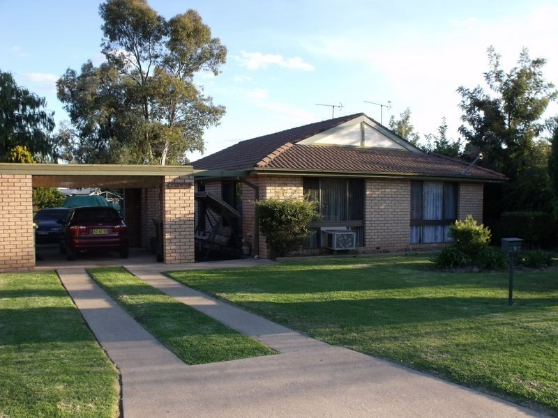 11 Logan Street, Cowra NSW 2794