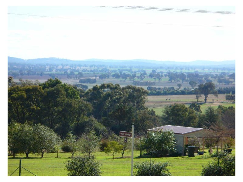 6 Gower Hardy Circuit, Cowra NSW 2794