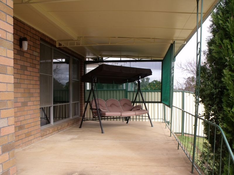 4 Neila Lane, Cowra NSW 2794