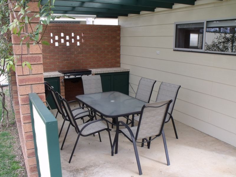4 Neila Lane, Cowra NSW 2794