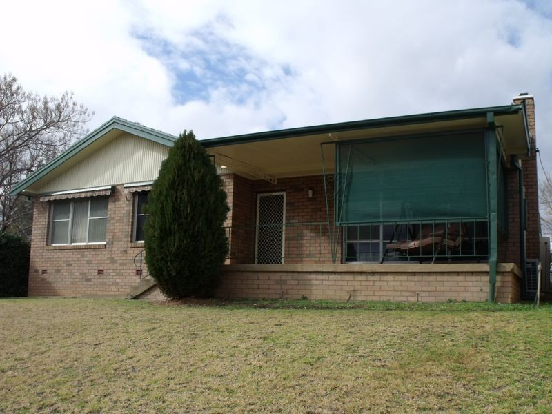 4 Neila Lane, Cowra NSW 2794
