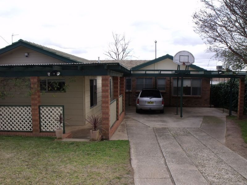 4 Neila Lane, Cowra NSW 2794