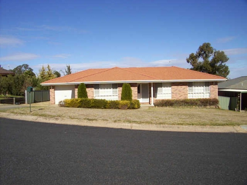 9 Casuarina Close, Cowra NSW 2794