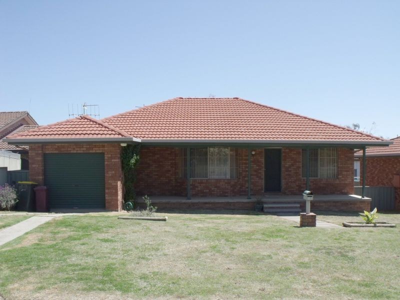 12 Farrar Street, Cowra NSW 2794