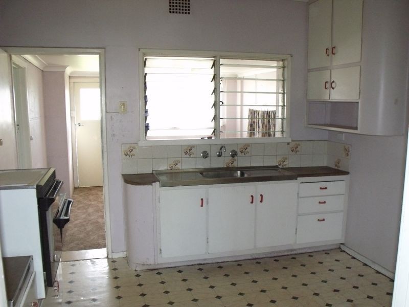 2 Macassar Street, Cowra NSW 2794