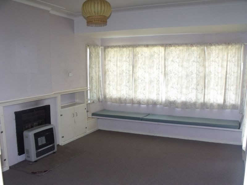 2 Macassar Street, Cowra NSW 2794