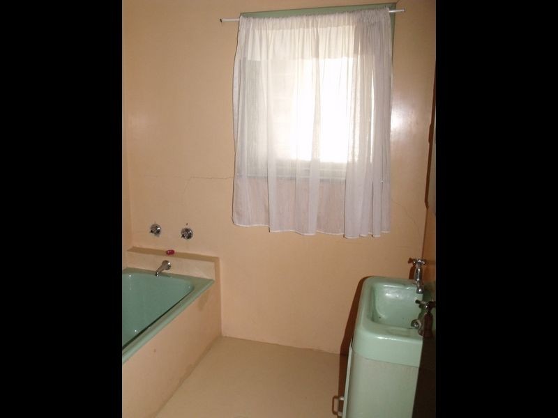 2 Macassar Street, Cowra NSW 2794