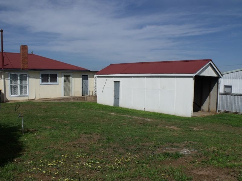 2 Macassar Street, Cowra NSW 2794