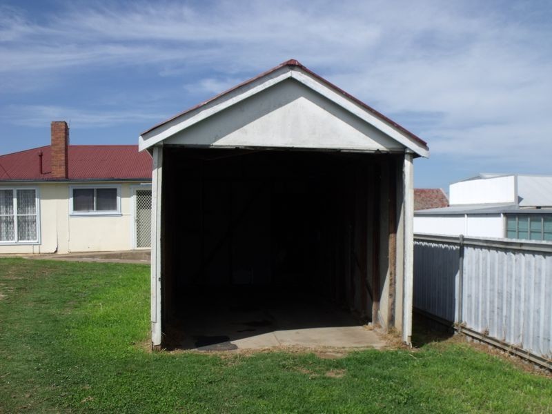 2 Macassar Street, Cowra NSW 2794