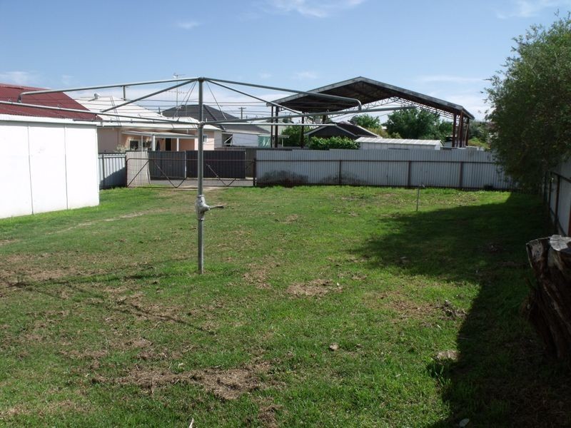 2 Macassar Street, Cowra NSW 2794