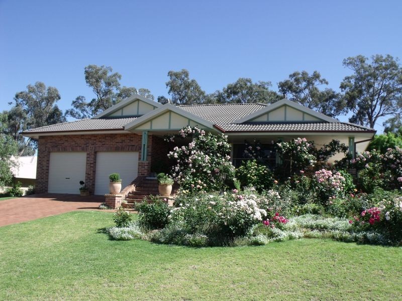 7 Banksia Close, Cowra NSW 2794