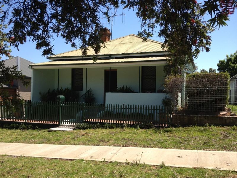 10 Brougham Street, Cowra NSW 2794