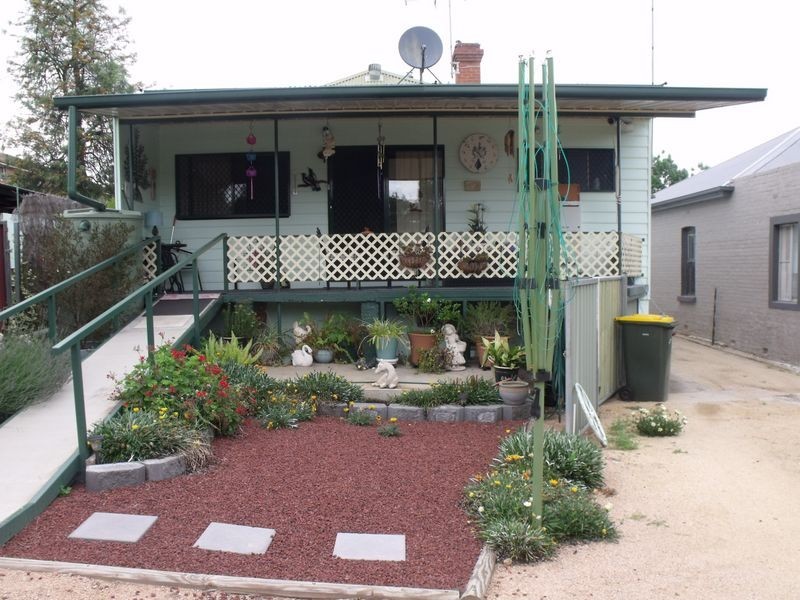 10 Brougham Street, Cowra NSW 2794