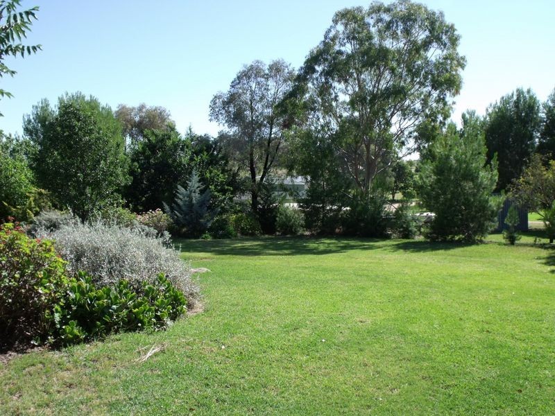 39 Doncaster Drive, Cowra NSW 2794