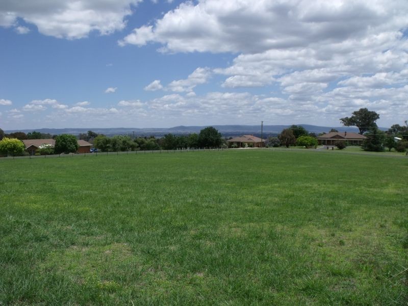 12 Gower Hardy Circuit, Cowra NSW 2794