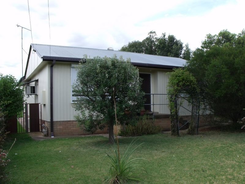 37 Lyall Street, Cowra NSW 2794