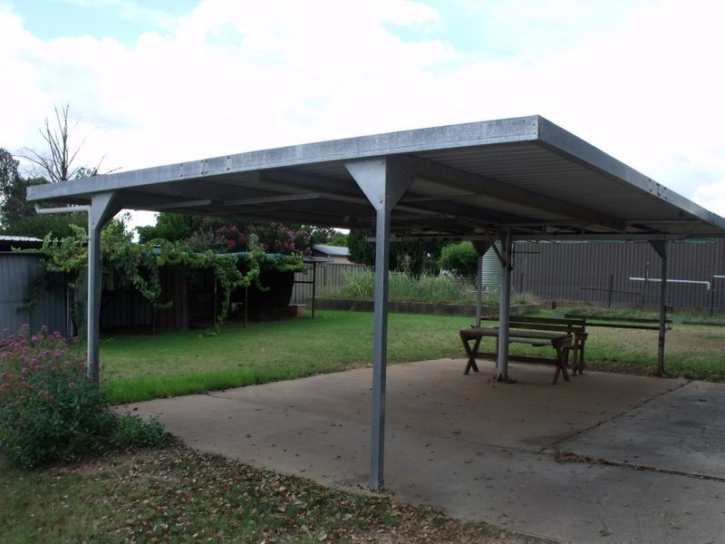 37 Lyall Street, Cowra NSW 2794