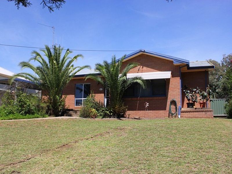 11 Courallie Street, Cowra NSW 2794