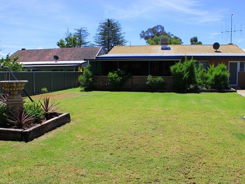 11 Courallie Street, Cowra NSW 2794