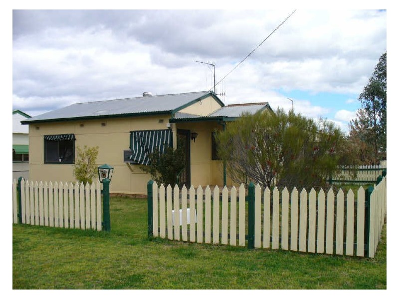 14 Lee Street, Cowra NSW 2794