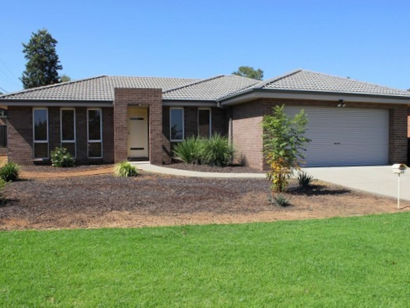 35 Nelson Street, Cowra NSW 2794