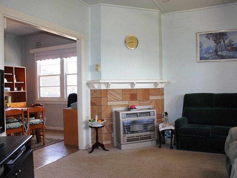 9 Lee Street, Cowra NSW 2794