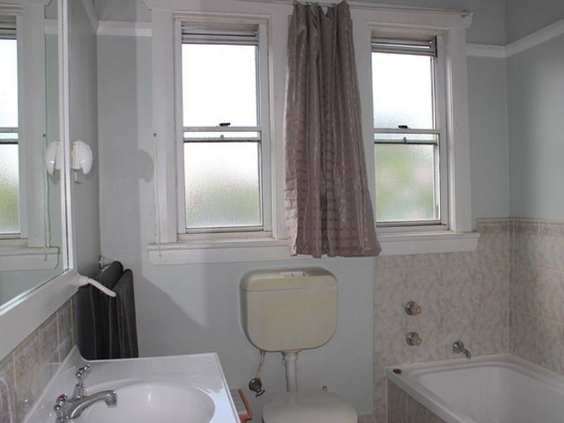 9 Lee Street, Cowra NSW 2794