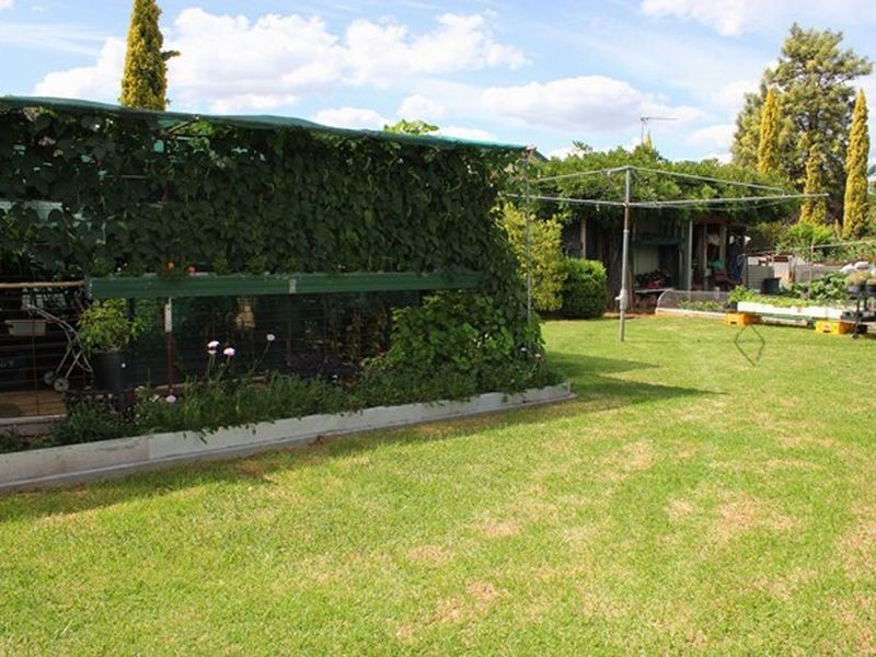 9 Lee Street, Cowra NSW 2794