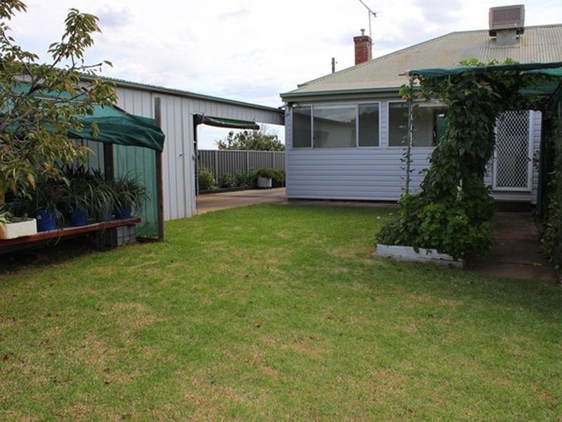 9 Lee Street, Cowra NSW 2794
